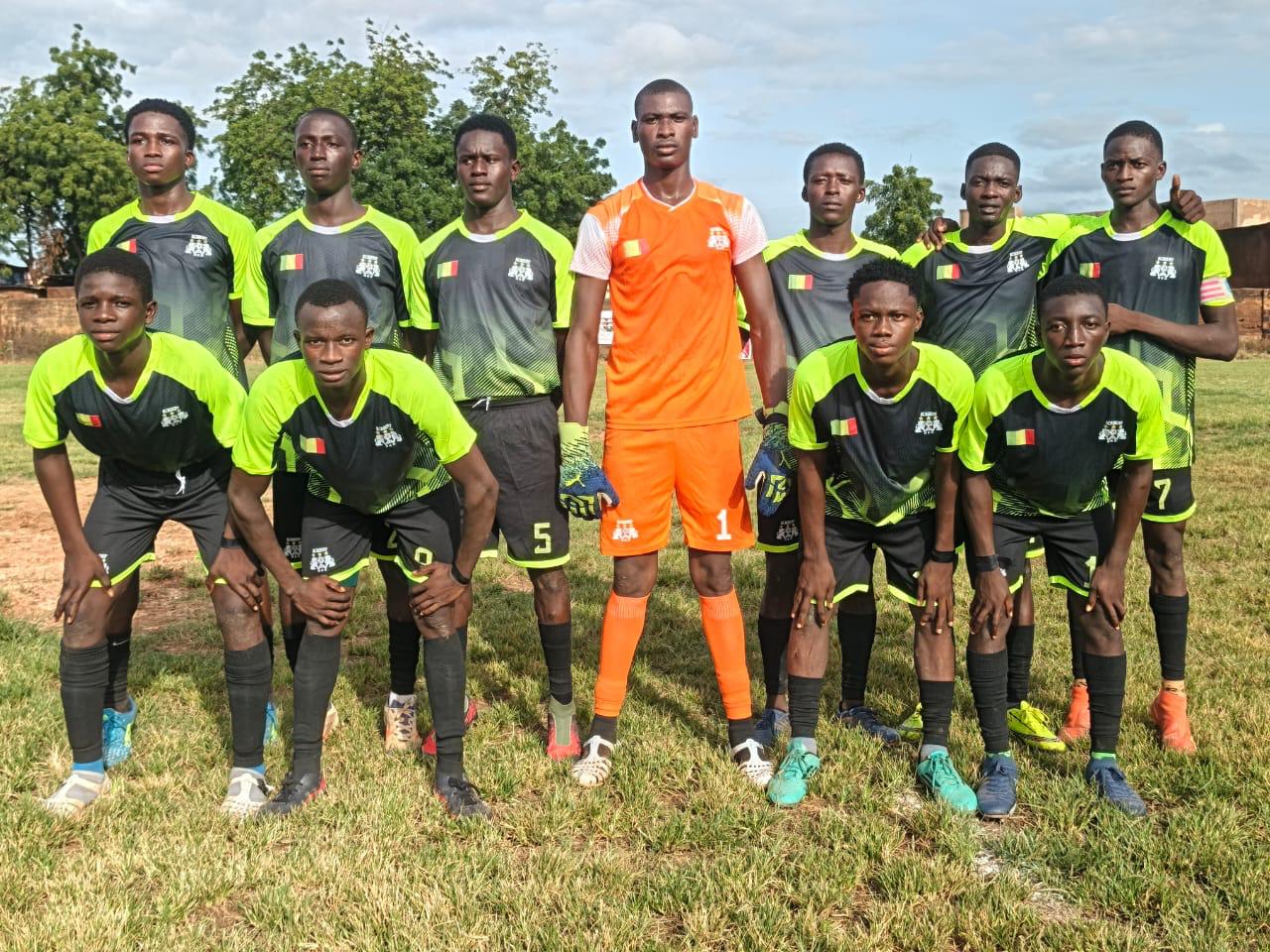 Équipe CFMKD en maillots bleus